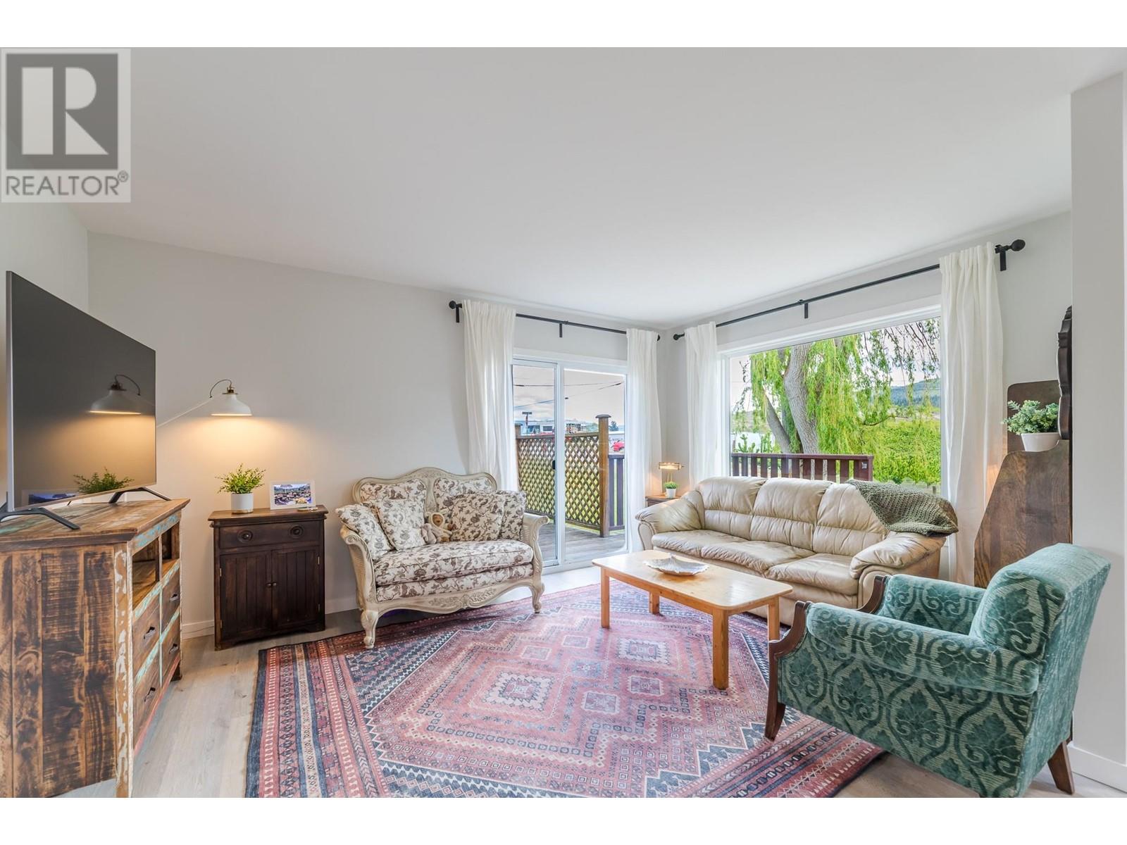 7515 Hillborn Street, Summerland