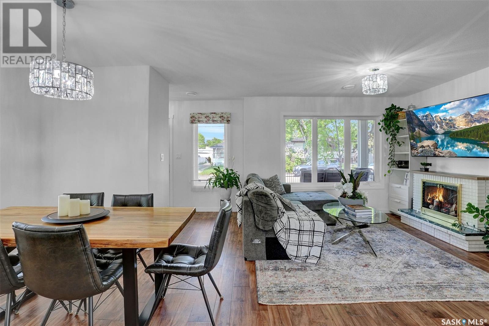 Single Family House 2 Level for Sale in  Grey STREET Regina 