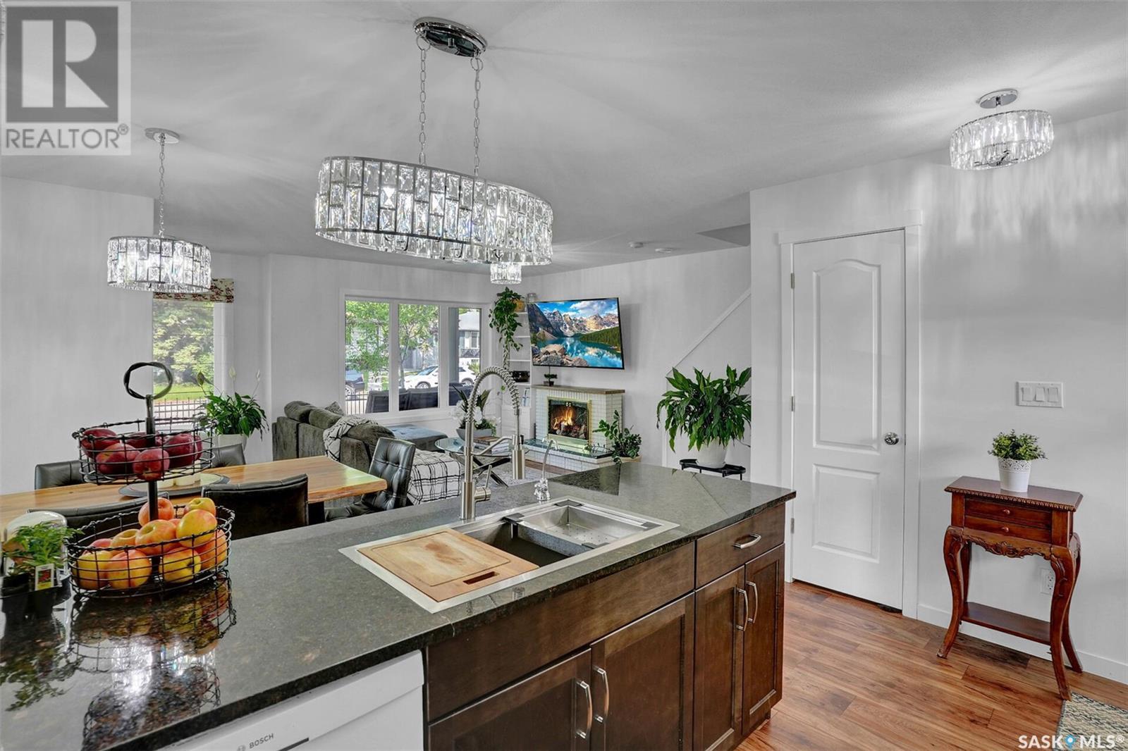 Single Family House 2 Level for Sale in  Grey STREET Regina 
