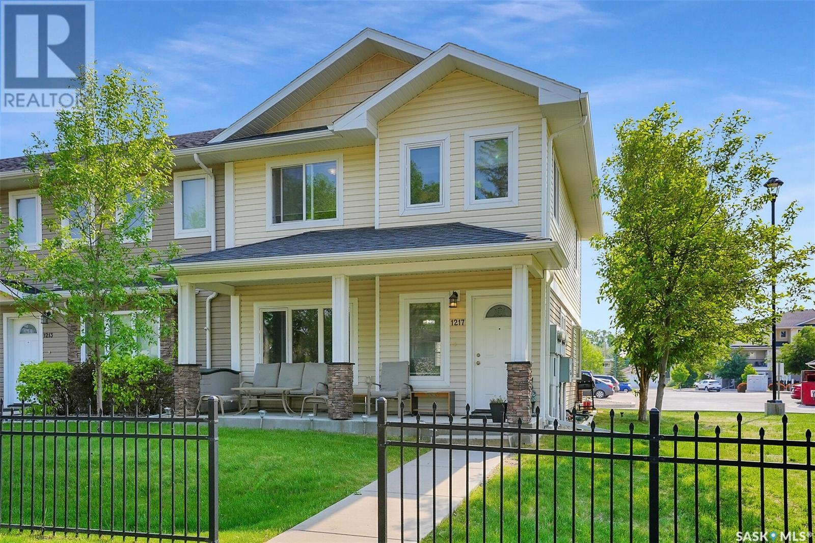 Single Family House 2 Level for Sale in  Grey STREET Regina 