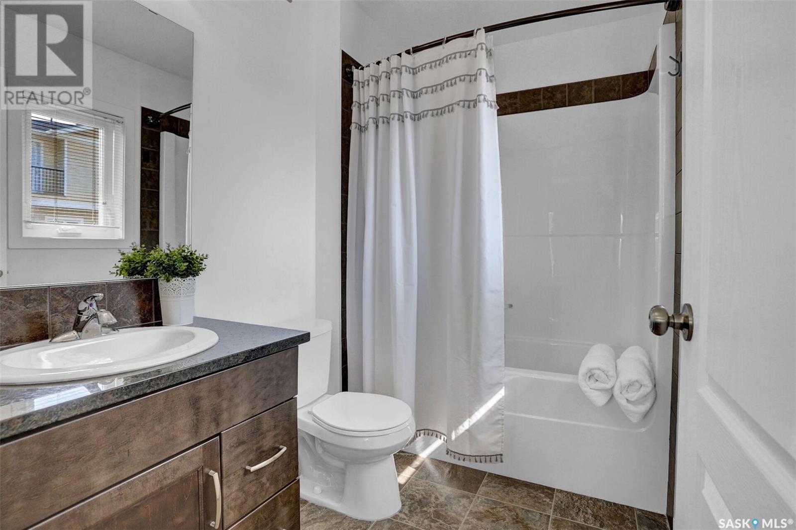 Single Family House 2 Level for Sale in  Grey STREET Regina 
