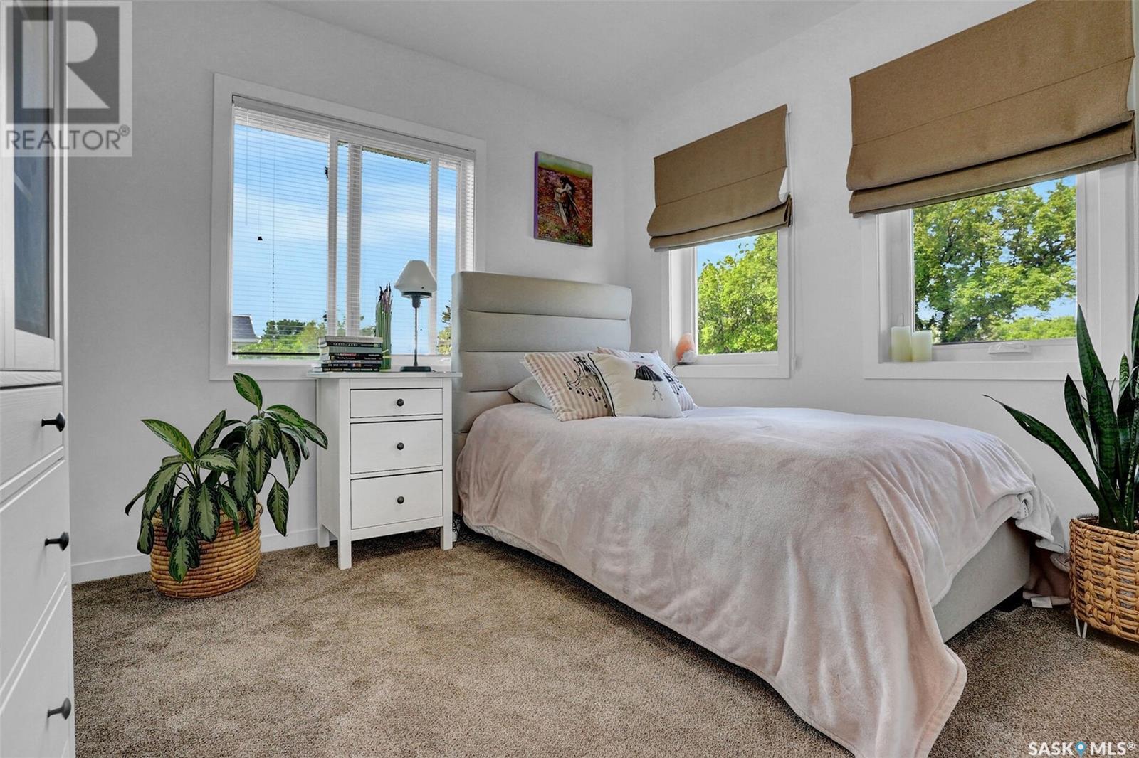 Single Family House 2 Level for Sale in  Grey STREET Regina 