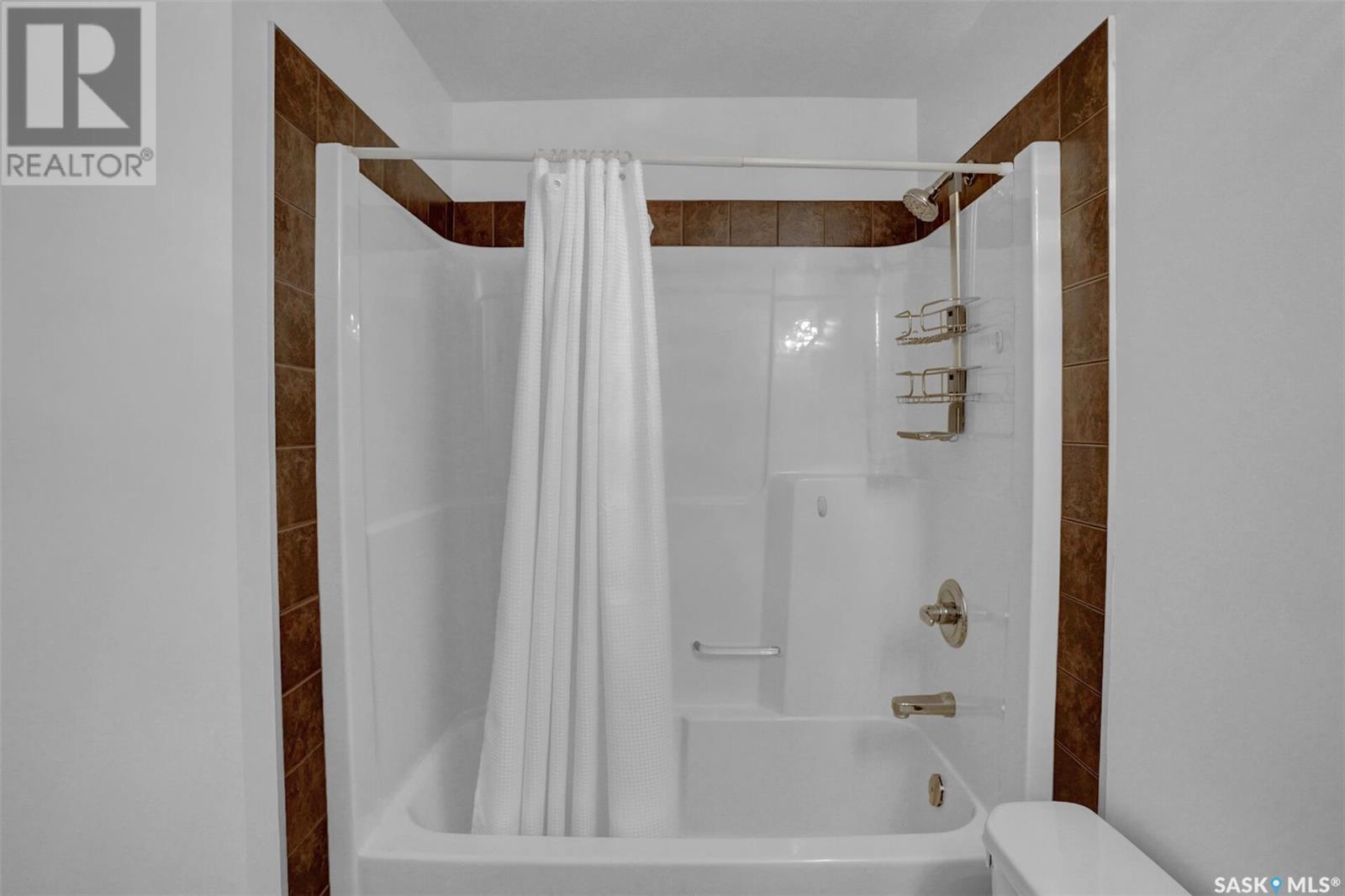 Single Family House 2 Level for Sale in  Grey STREET Regina 