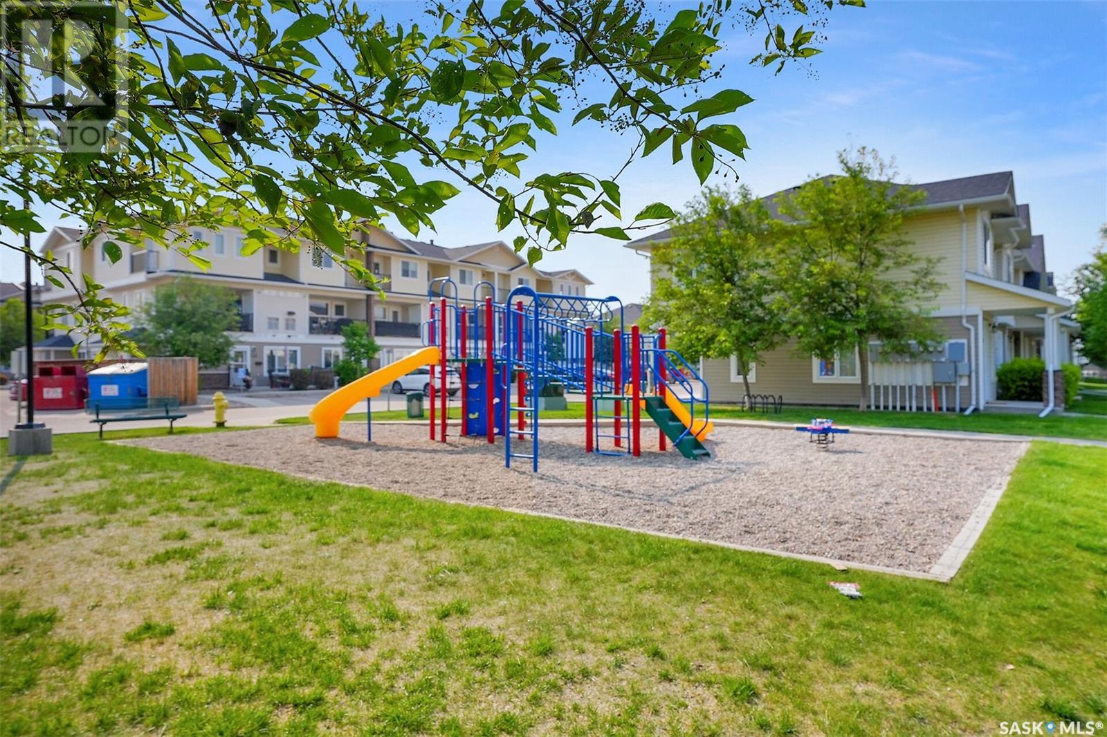 Single Family House 2 Level for Sale in  Grey STREET Regina 