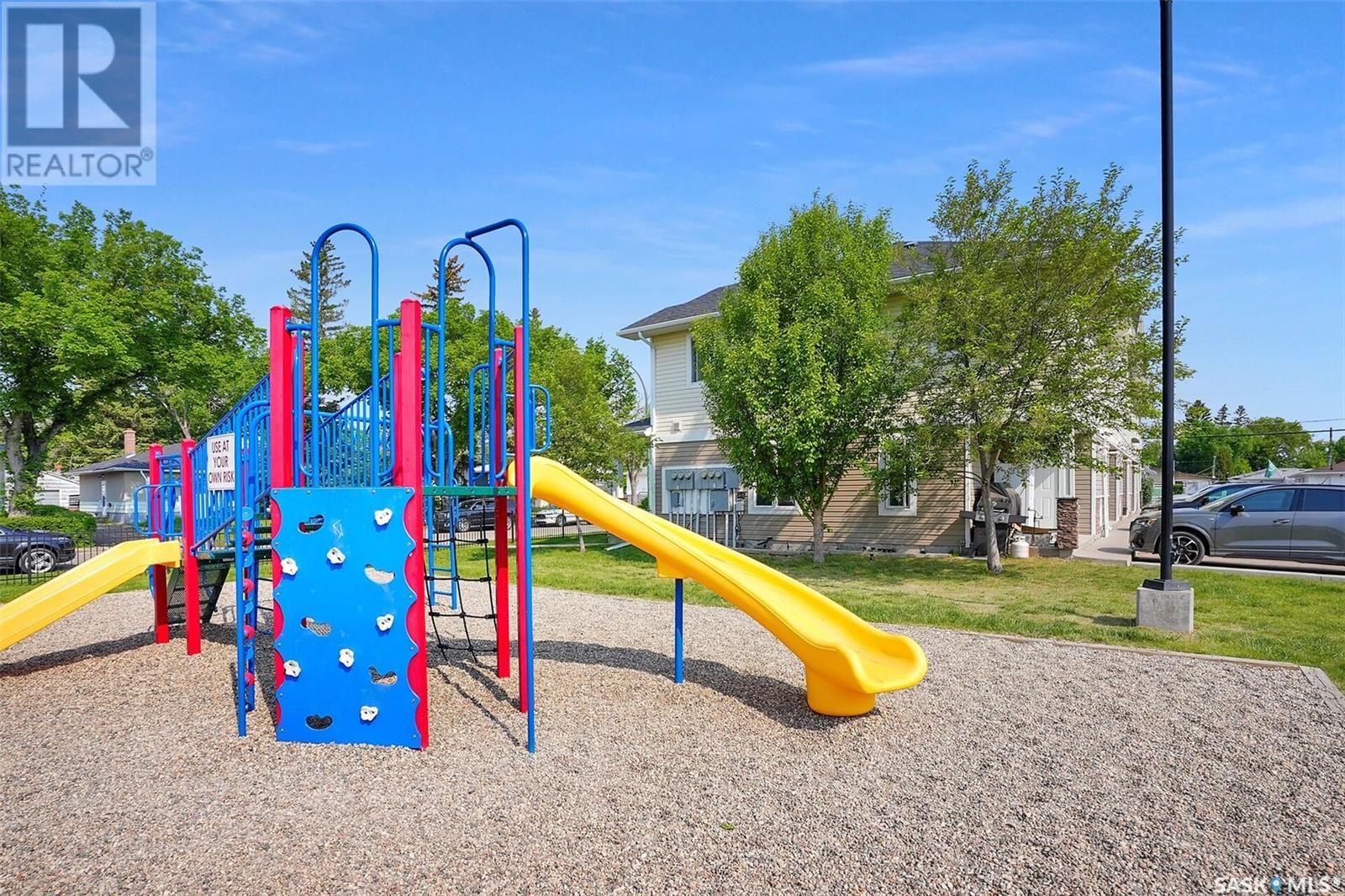 Single Family House 2 Level for Sale in  Grey STREET Regina 