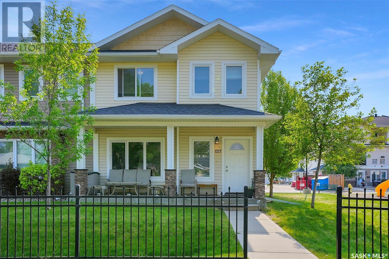 Single Family House 2 Level for Sale in  Grey STREET Regina 