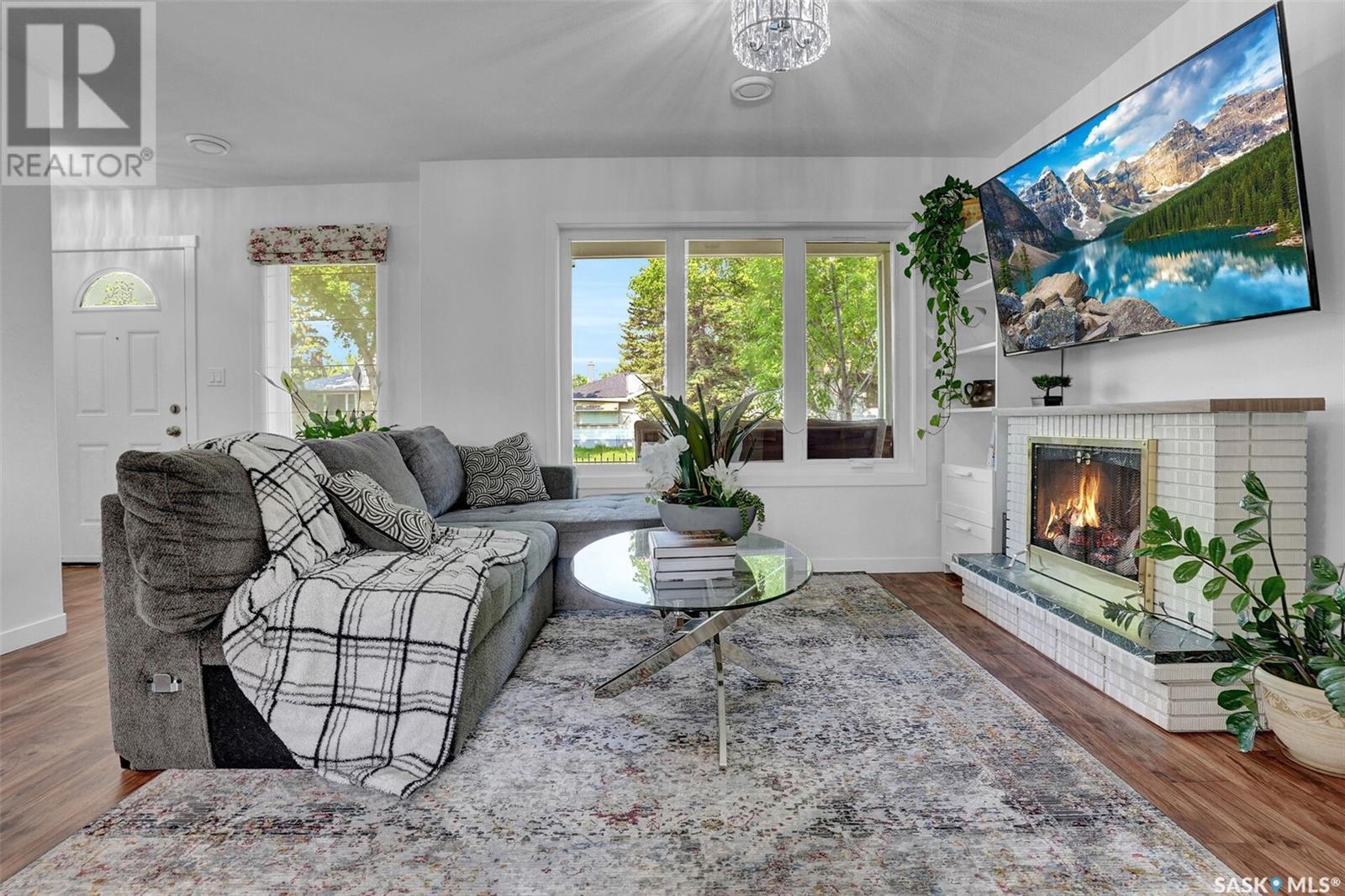 Single Family House 2 Level for Sale in  Grey STREET Regina 