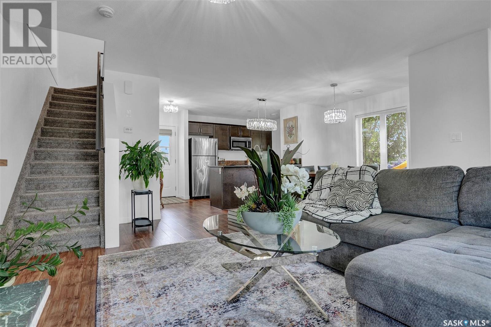 Single Family House 2 Level for Sale in  Grey STREET Regina 