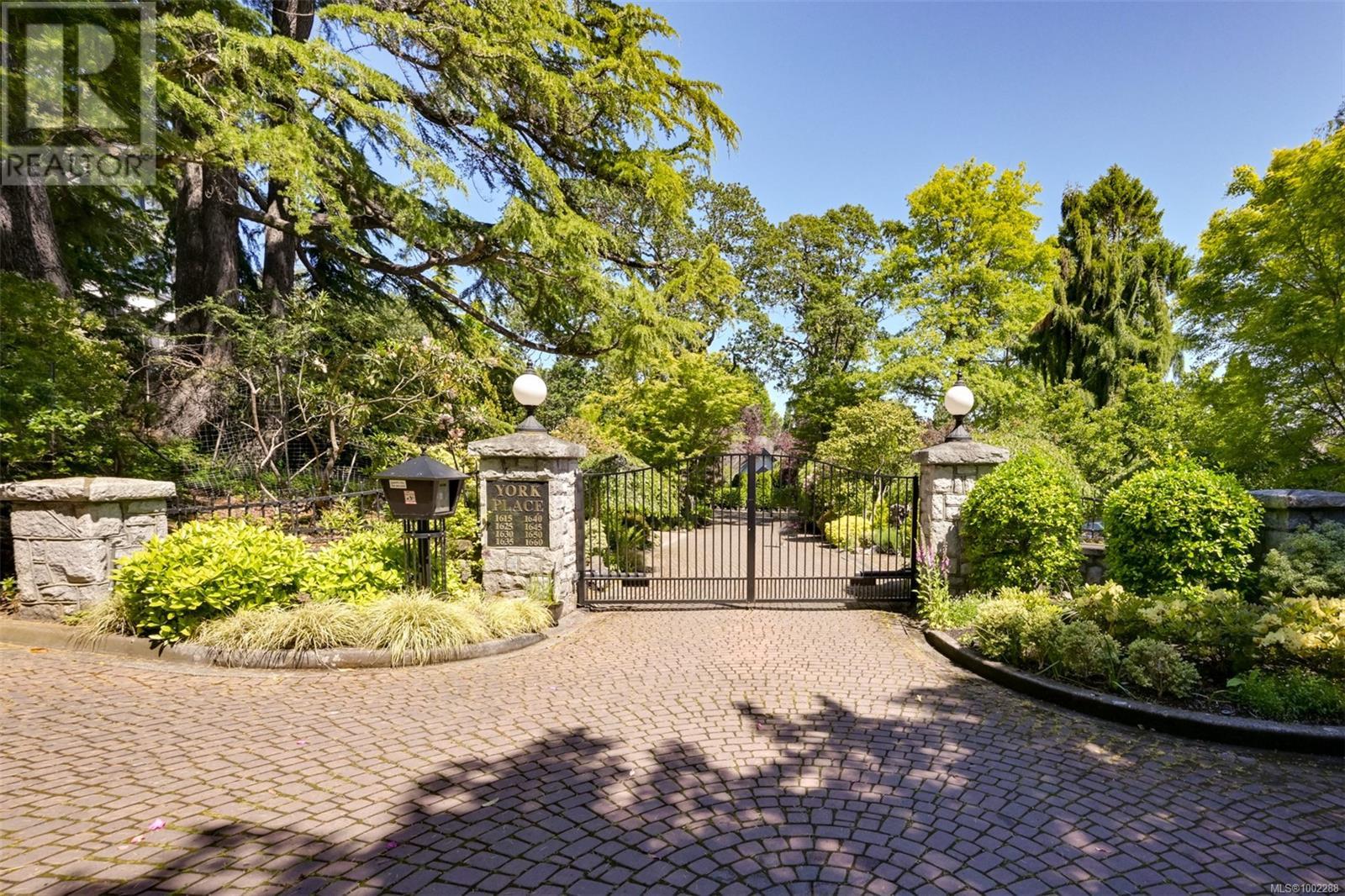  1630 York Place, Oak Bay