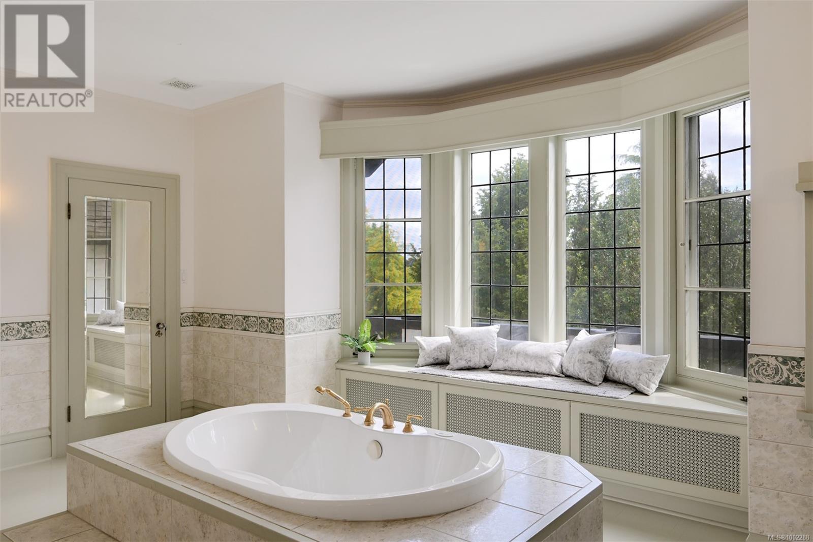  1630 York Place, Oak Bay