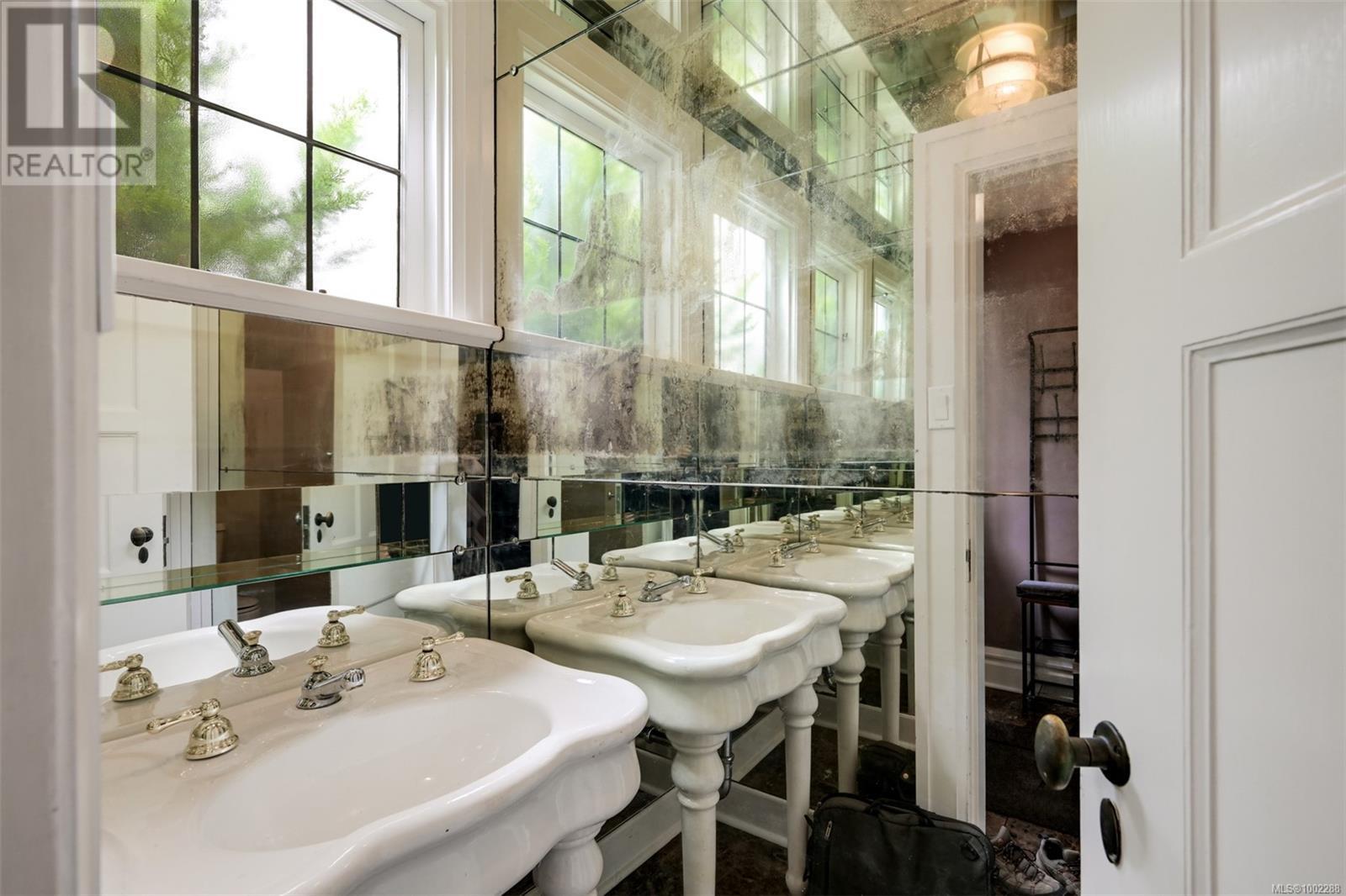  1630 York Place, Oak Bay