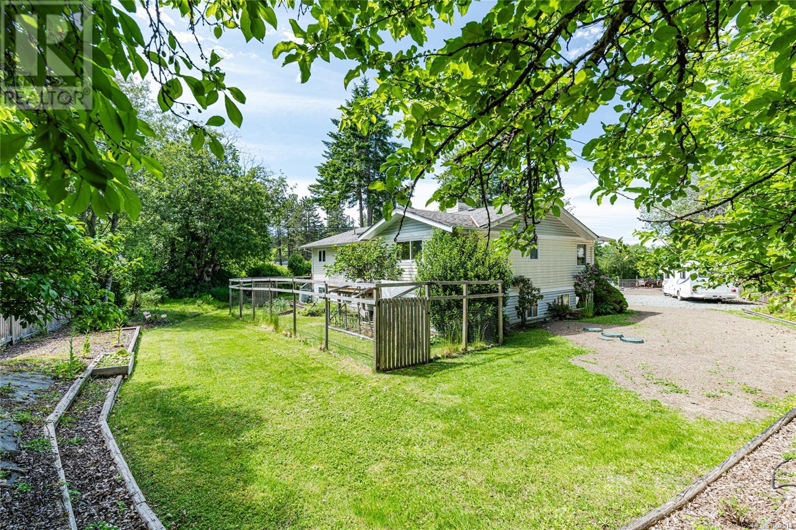 169 Fernwood Rd, Salt Spring