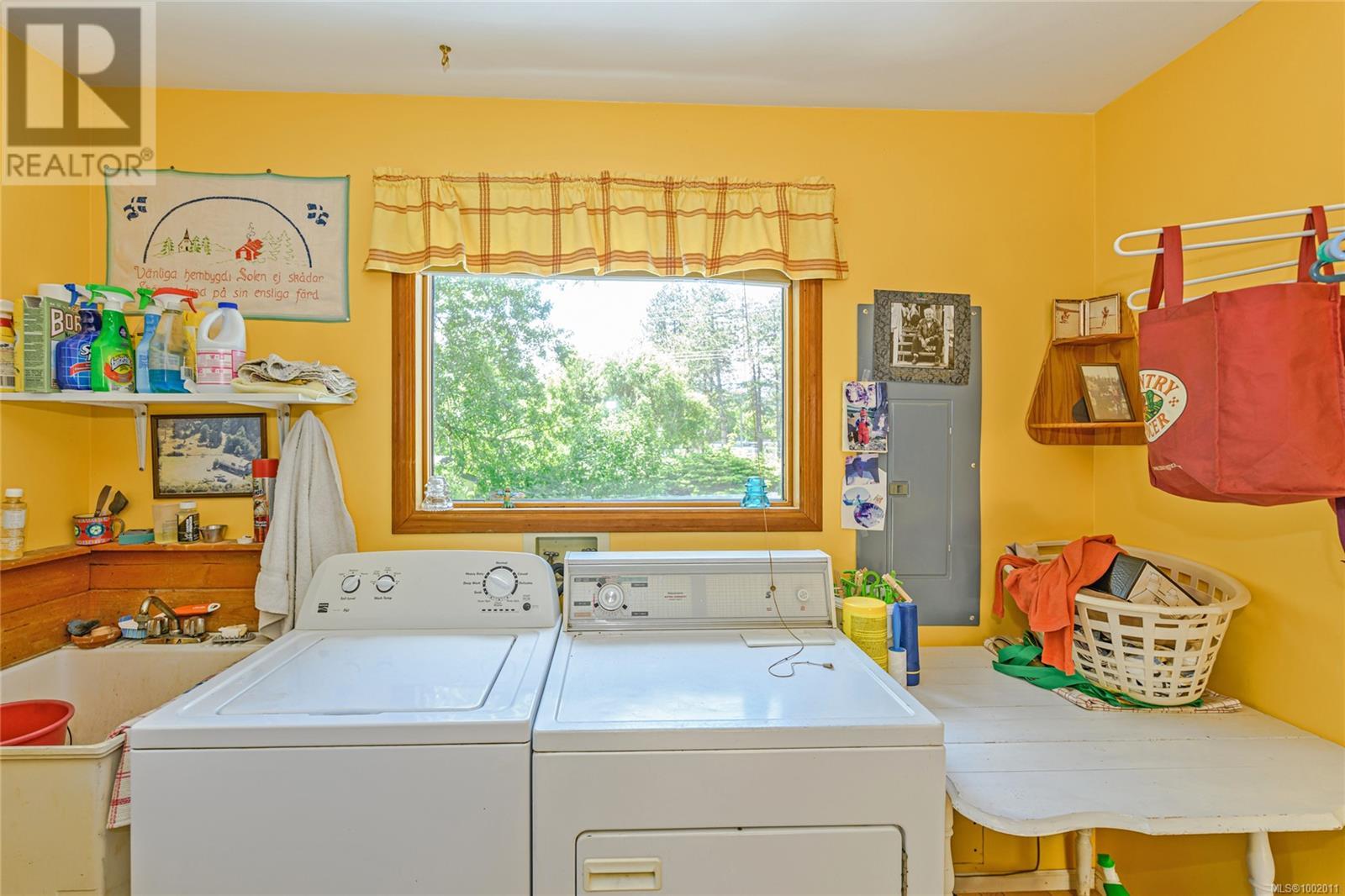 169 Fernwood Rd, Salt Spring