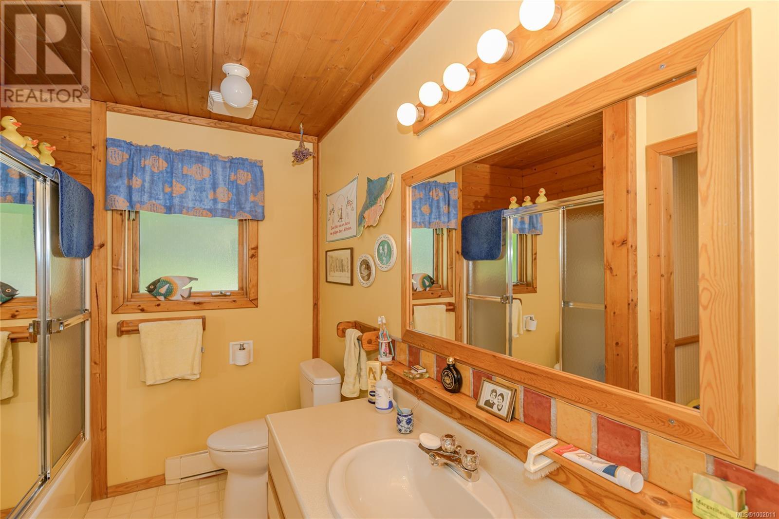 169 Fernwood Rd, Salt Spring