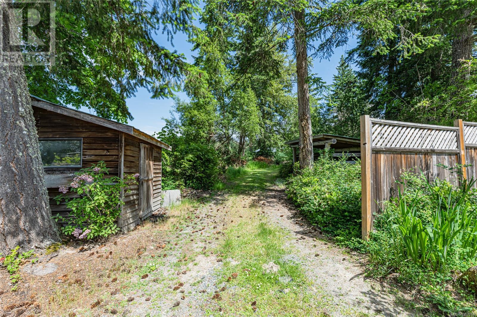 169 Fernwood Rd, Salt Spring