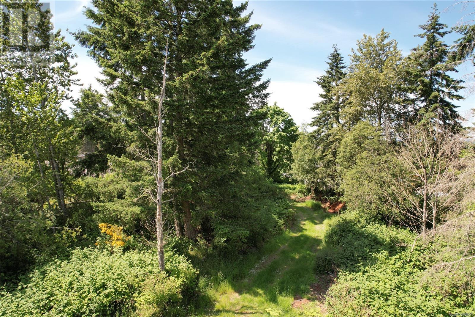 169 Fernwood Rd, Salt Spring