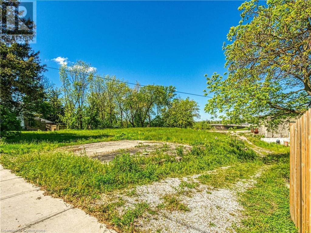 Photo 30 of 39 Talbot Street W, Cayuga ON