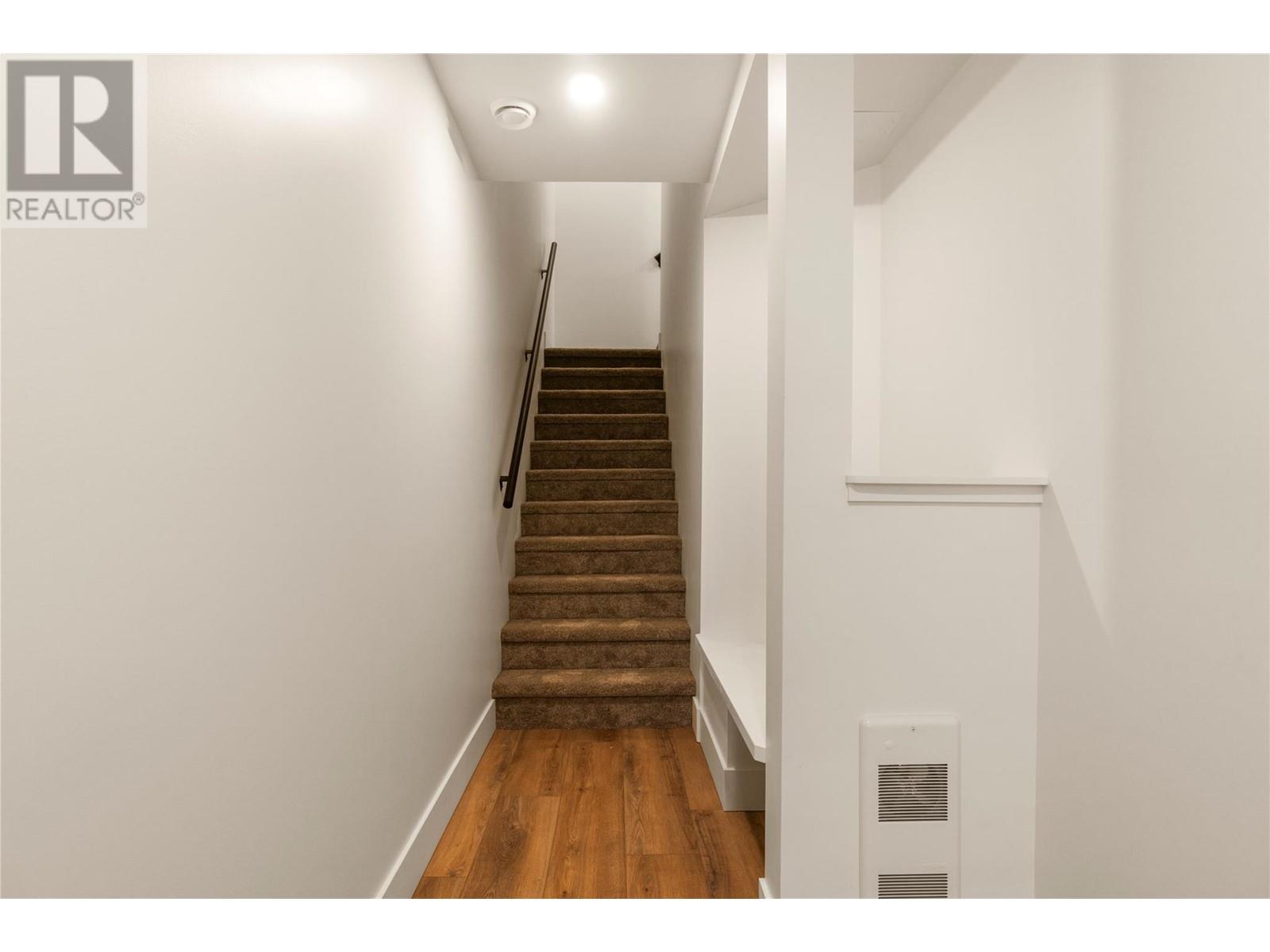 #36 981 12 STREET SE - Image 22