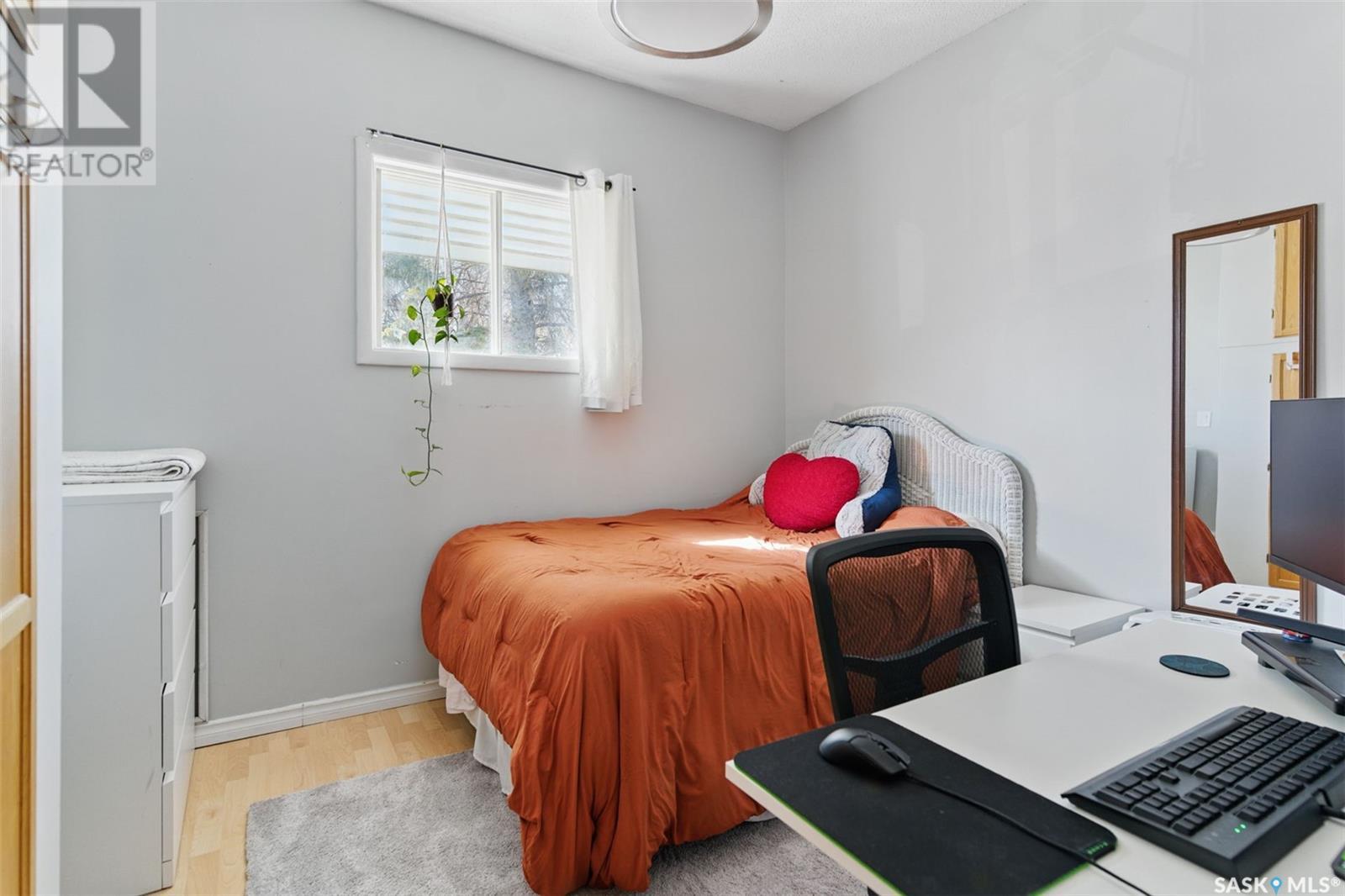 Photo 13 of 517 Isabella Street W, Saskatoon SK