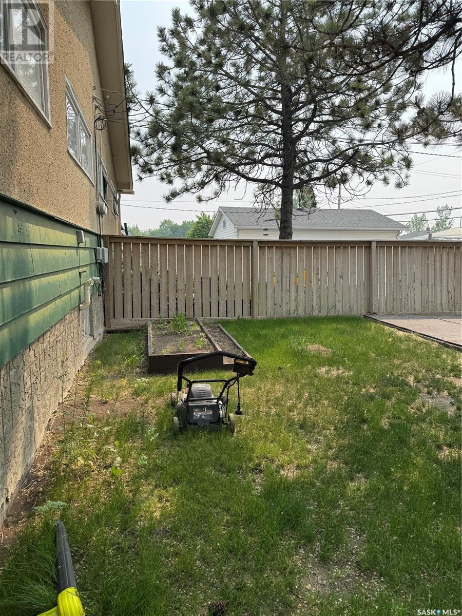 Photo 25 of 2102 2104 Rothwell Street, Regina SK