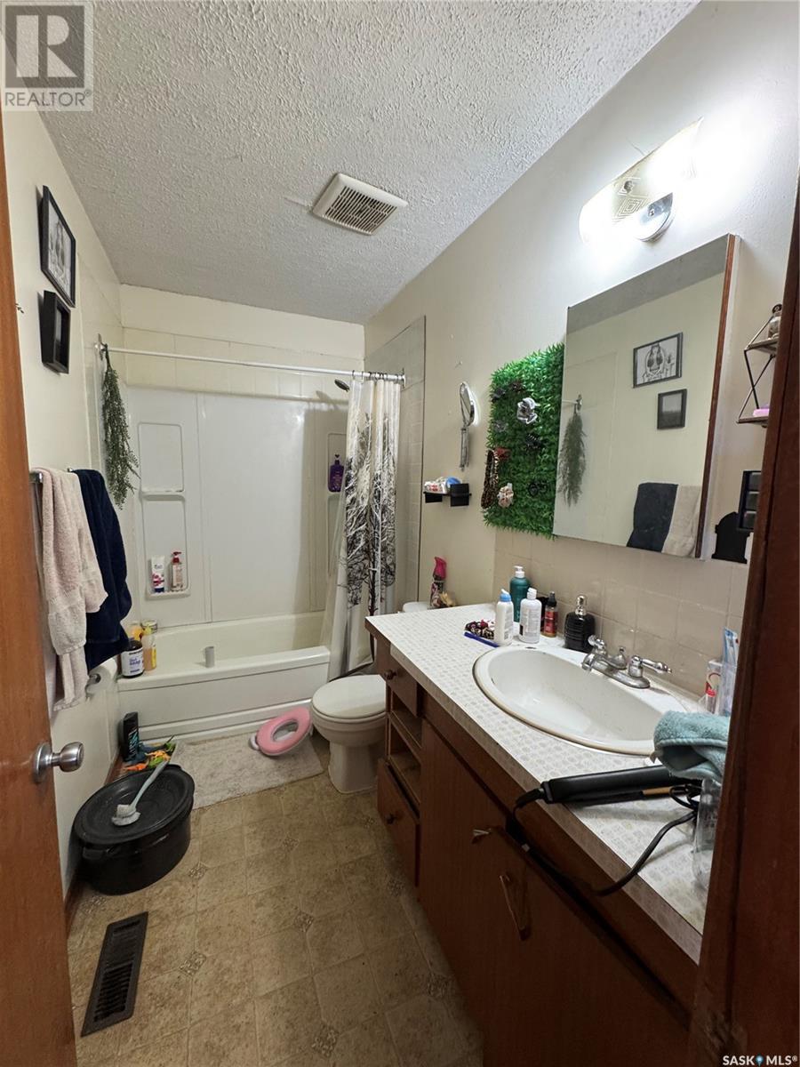 Photo 14 of 2102 2104 Rothwell Street, Regina SK