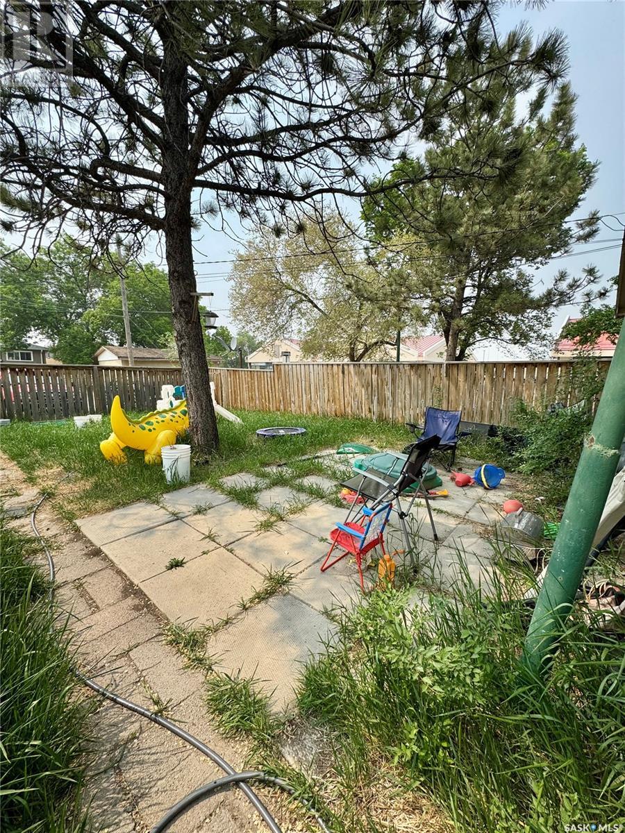 Photo 2 of 2102 2104 Rothwell Street, Regina SK
