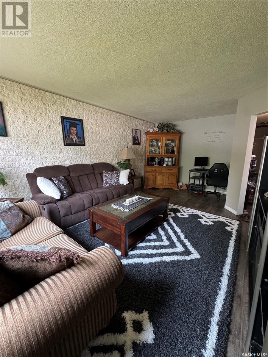 Photo 5 of 2102 2104 Rothwell Street, Regina SK