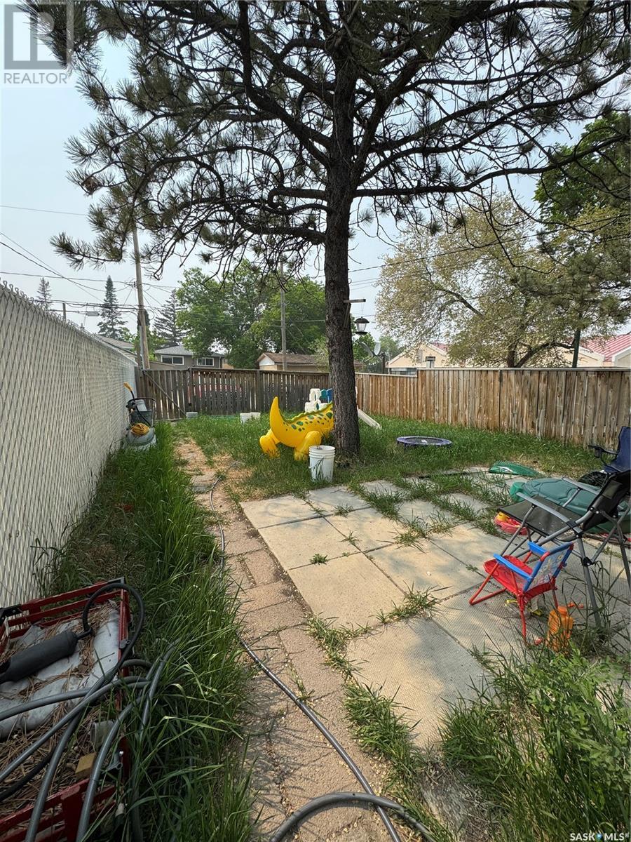 Photo 22 of 2102 2104 Rothwell Street, Regina SK