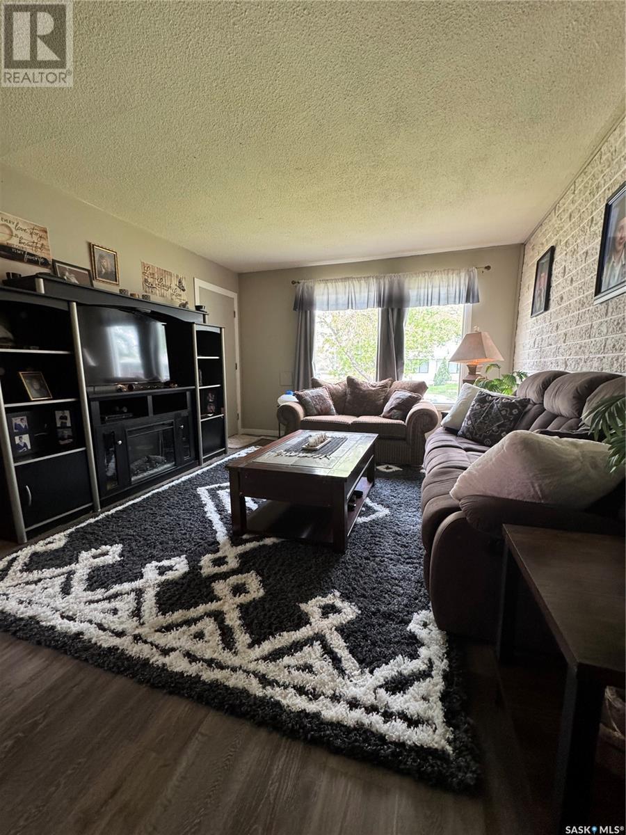 Photo 8 of 2102 2104 Rothwell Street, Regina SK