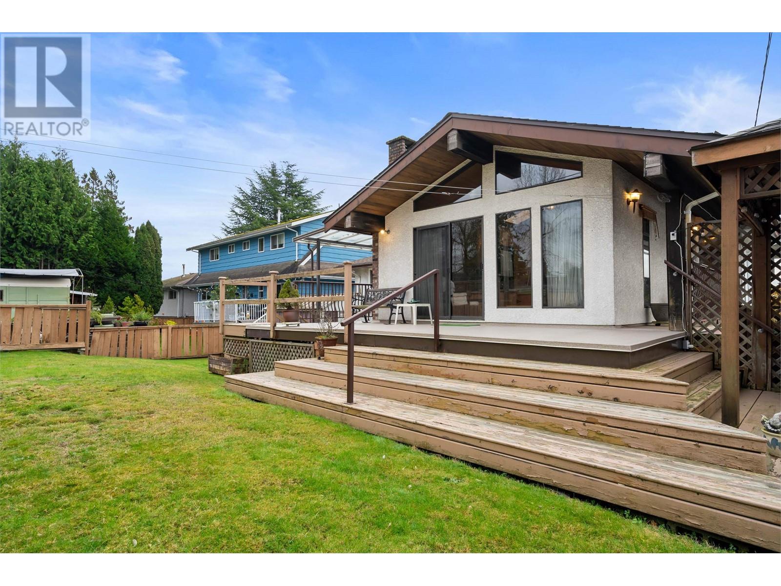 Photo 19 of 6825 Hycrest Drive, Burnaby BC