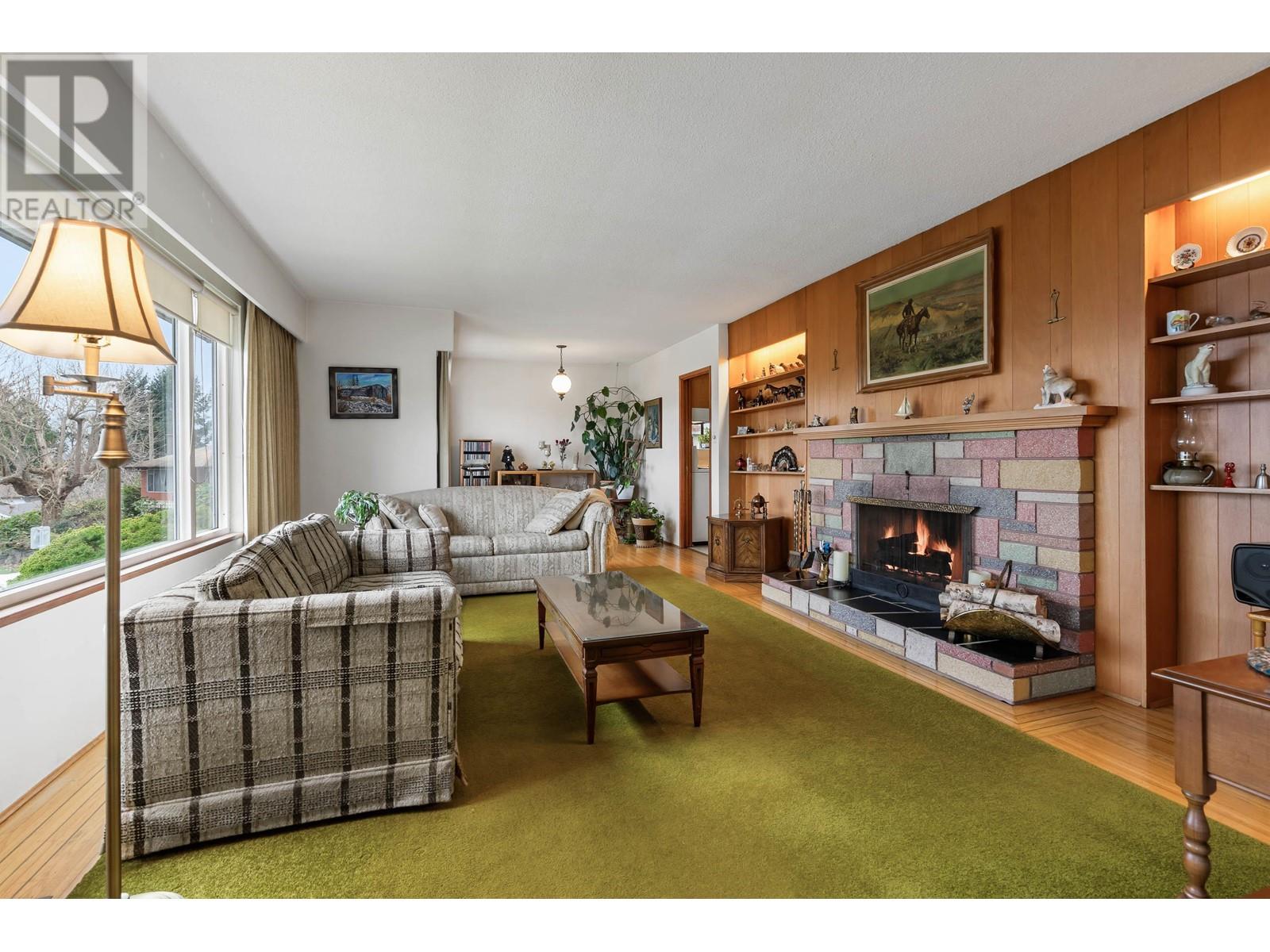 Photo 1 of 6825 Hycrest Drive, Burnaby BC