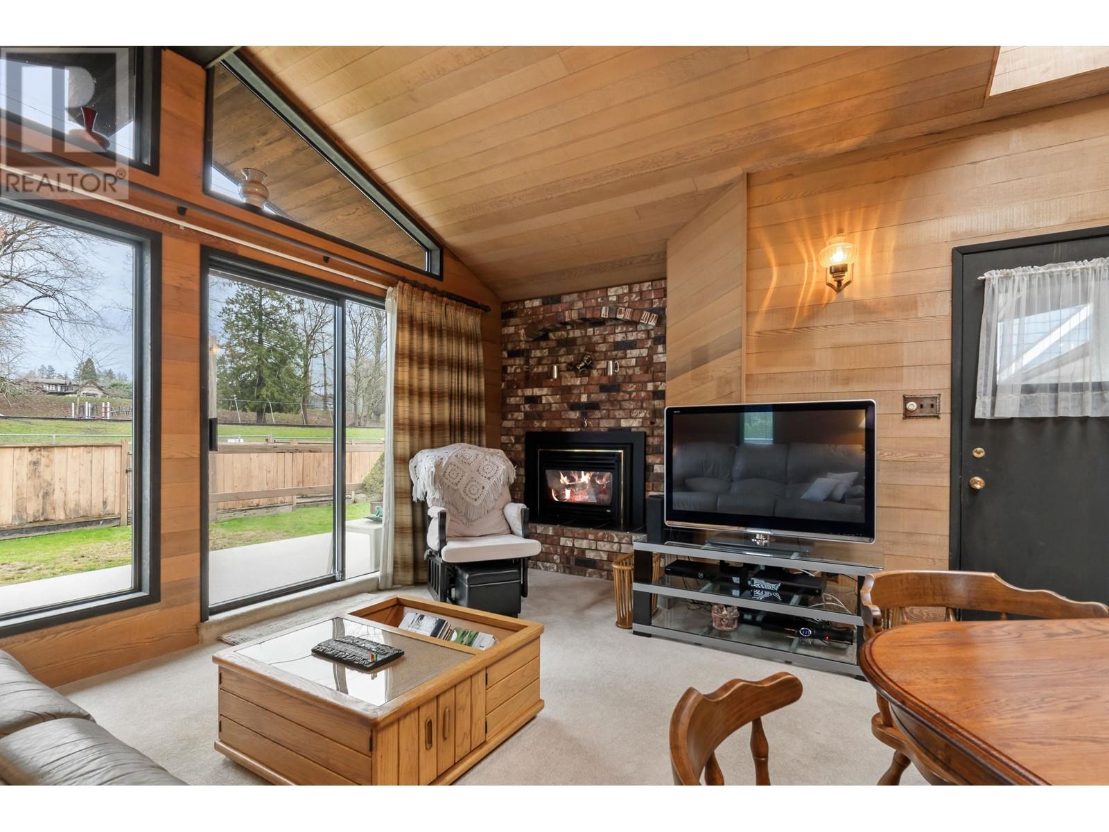 Photo 18 of 6825 Hycrest Drive, Burnaby BC