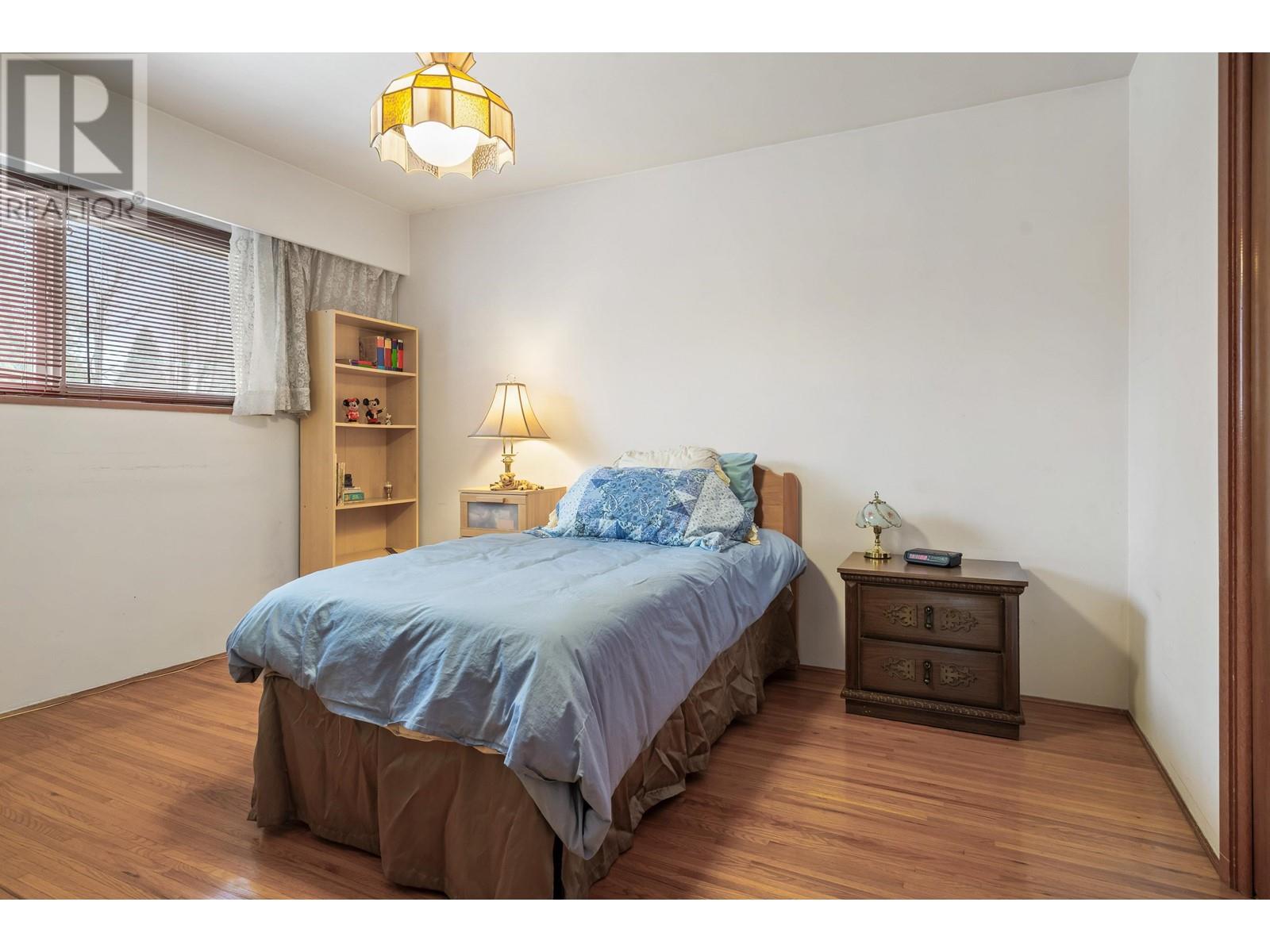 Photo 8 of 6825 Hycrest Drive, Burnaby BC