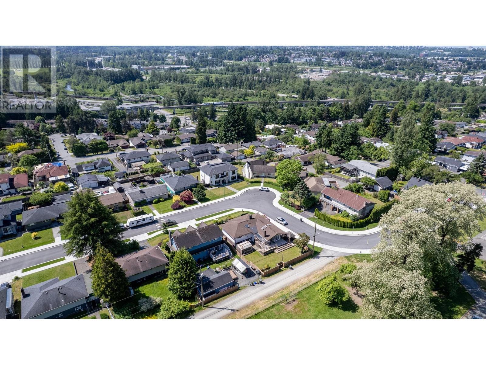 Photo 30 of 6825 Hycrest Drive, Burnaby BC