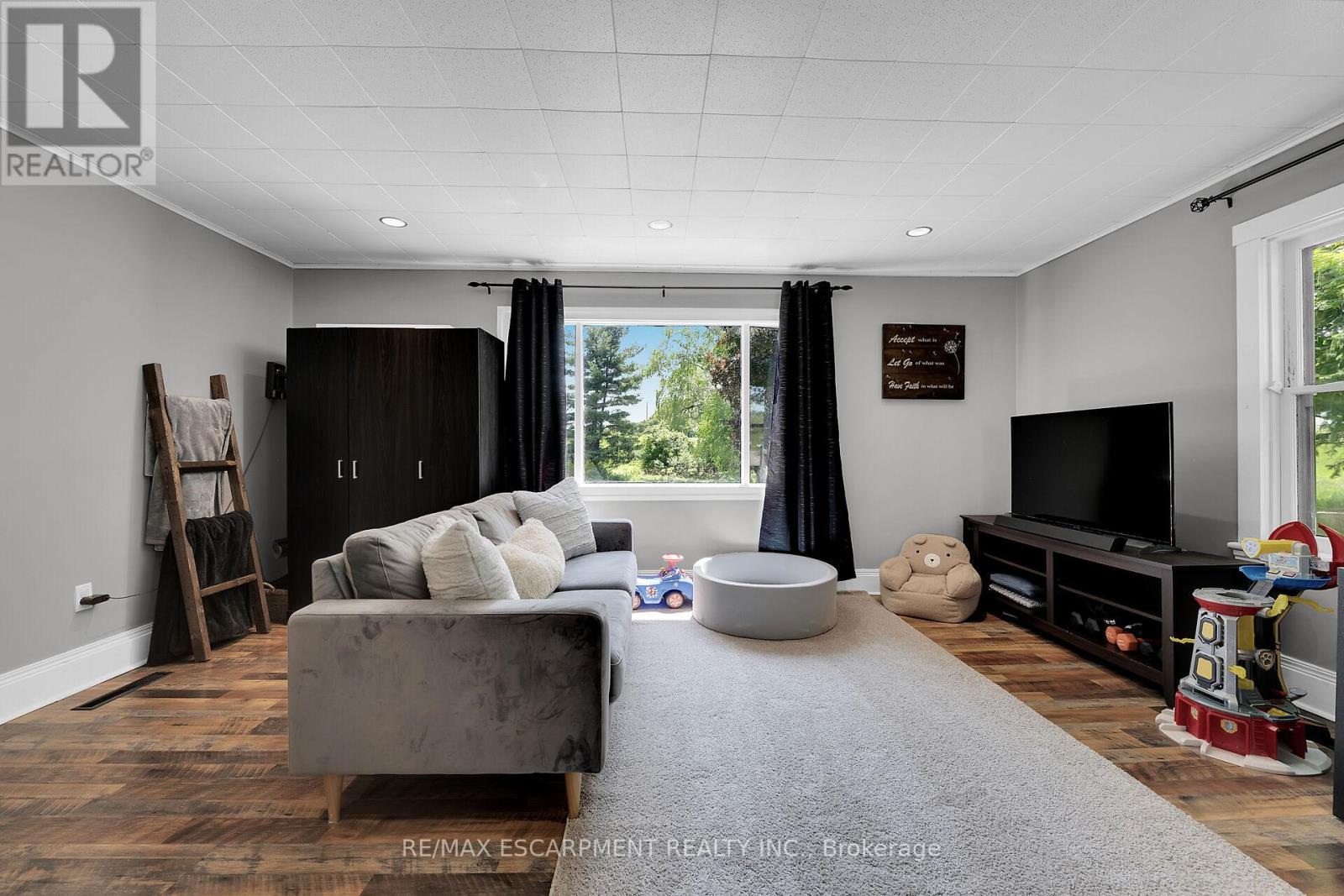 Photo 16 of 1216 Sawmill Road, Hamilton ON