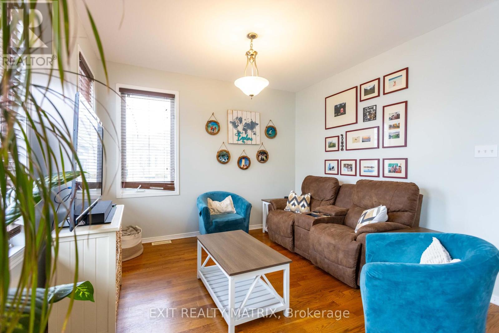 Photo 13 of 221 Hillpark High Street, Ottawa ON