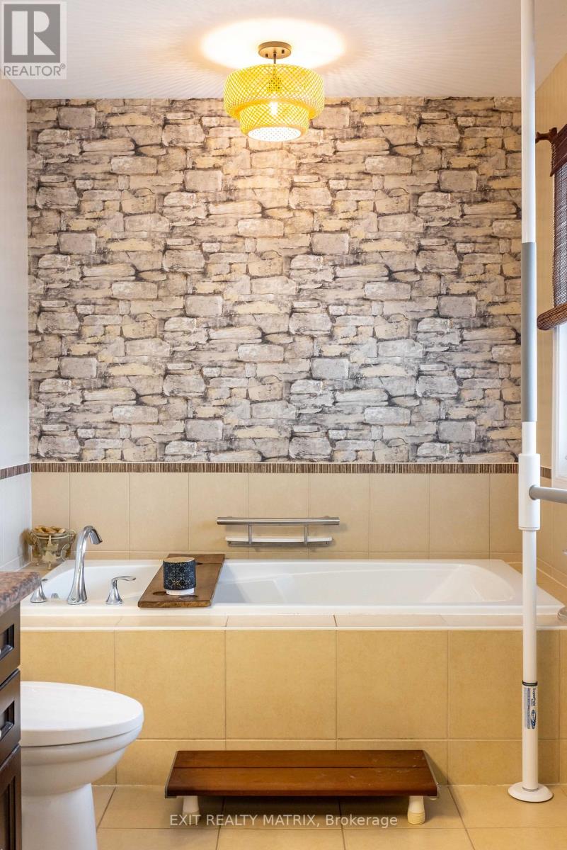 Photo 25 of 221 Hillpark High Street, Ottawa ON