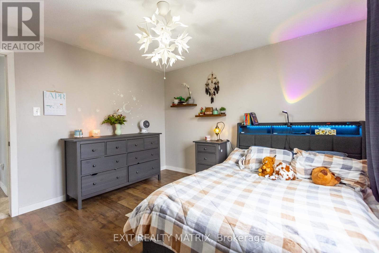 Photo 28 of 221 Hillpark High Street, Ottawa ON