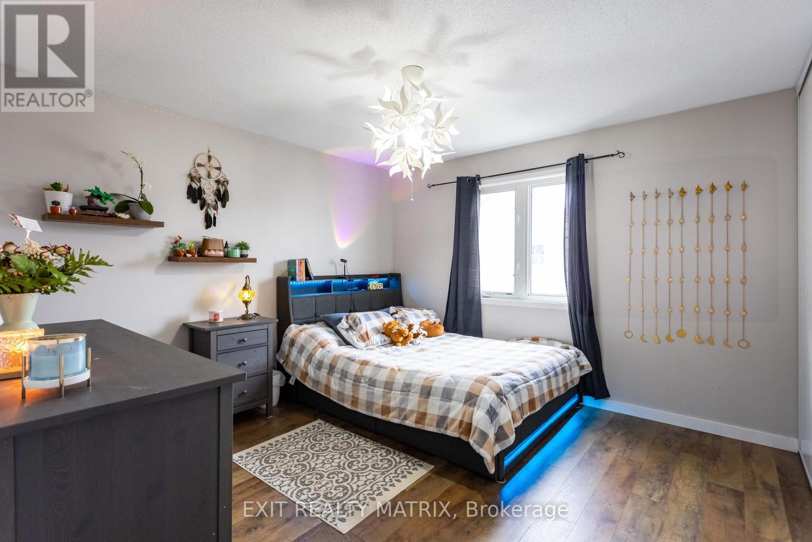 Photo 27 of 221 Hillpark High Street, Ottawa ON