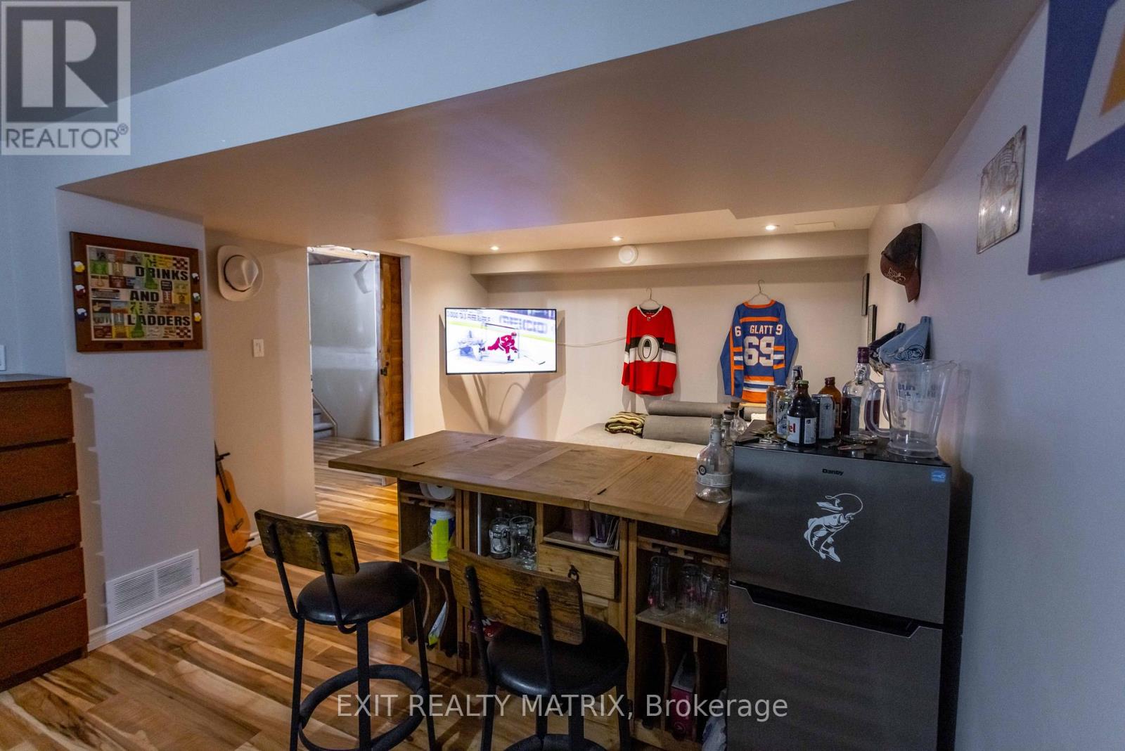 Photo 36 of 221 Hillpark High Street, Ottawa ON