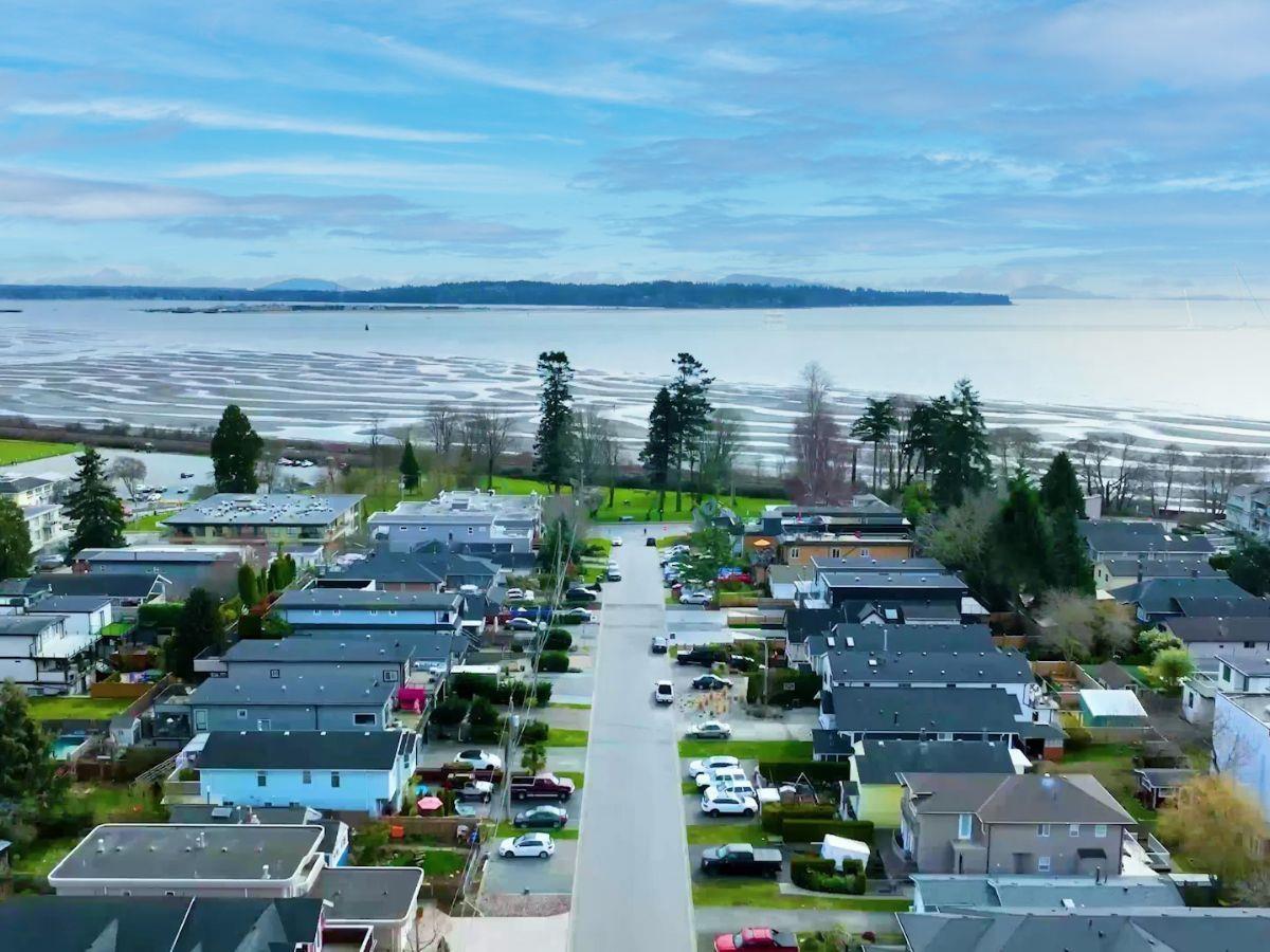 942 LEE STREET, White Rock