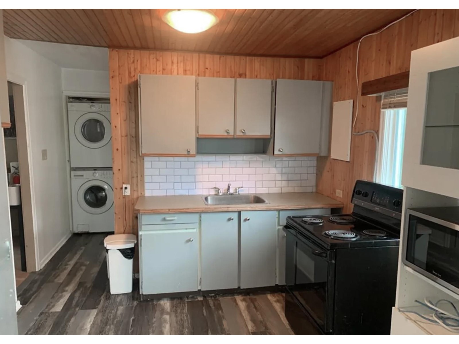 942 LEE STREET, White Rock