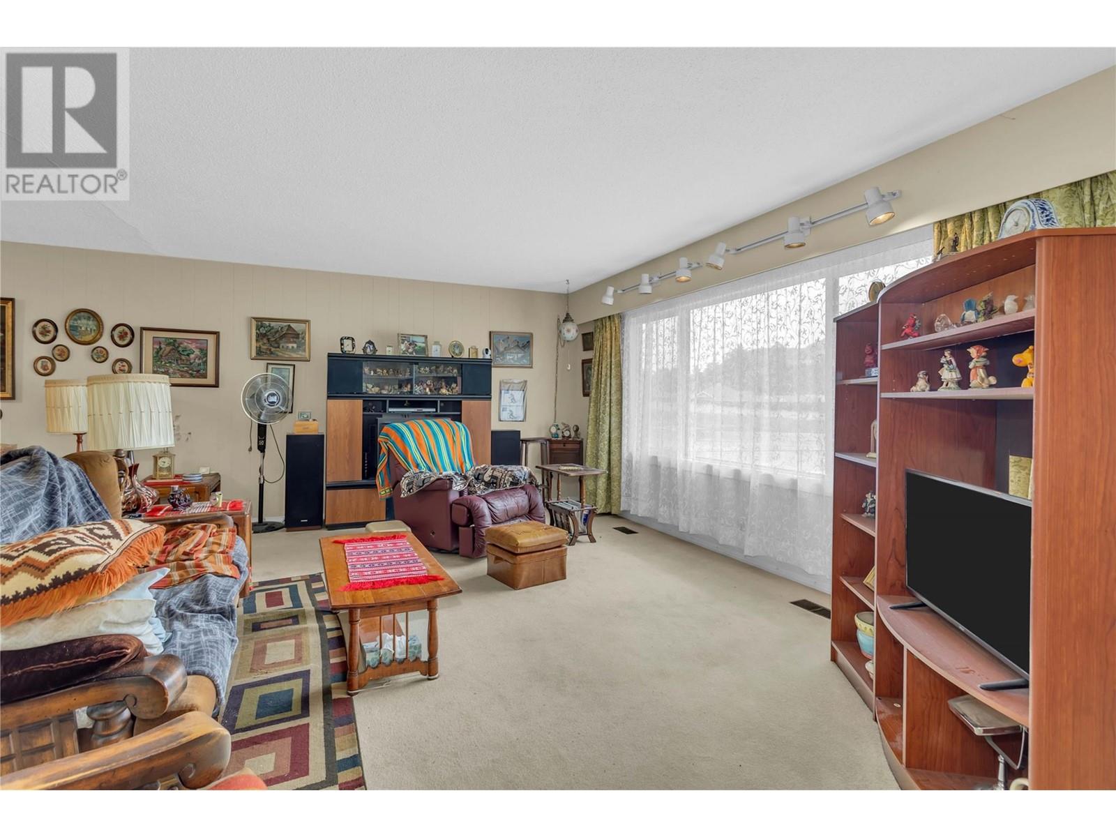  1358 Cherry Crescent East, Kelowna