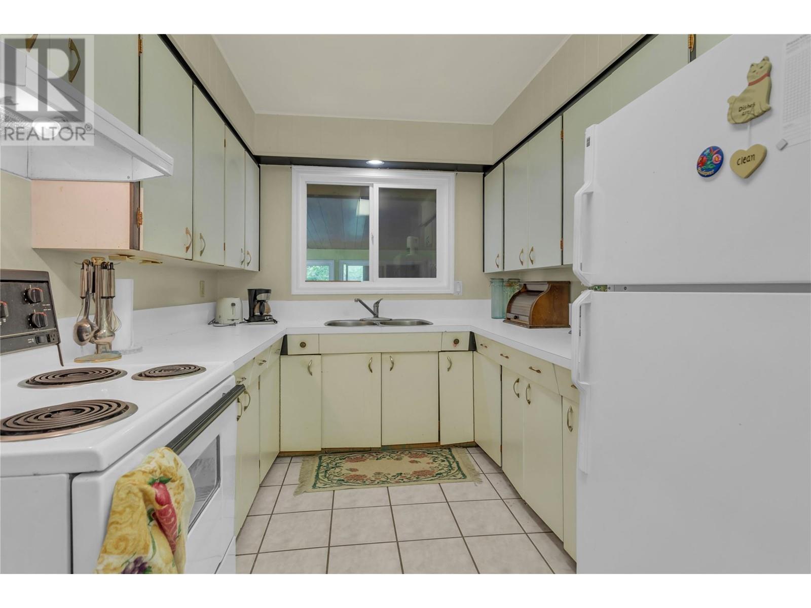  1358 Cherry Crescent East, Kelowna