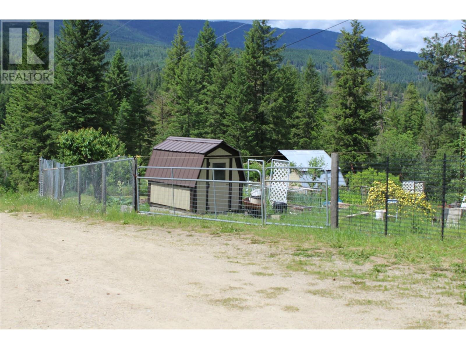 Photo 8 of 2087 Salmon River Road, Salmon Arm BC