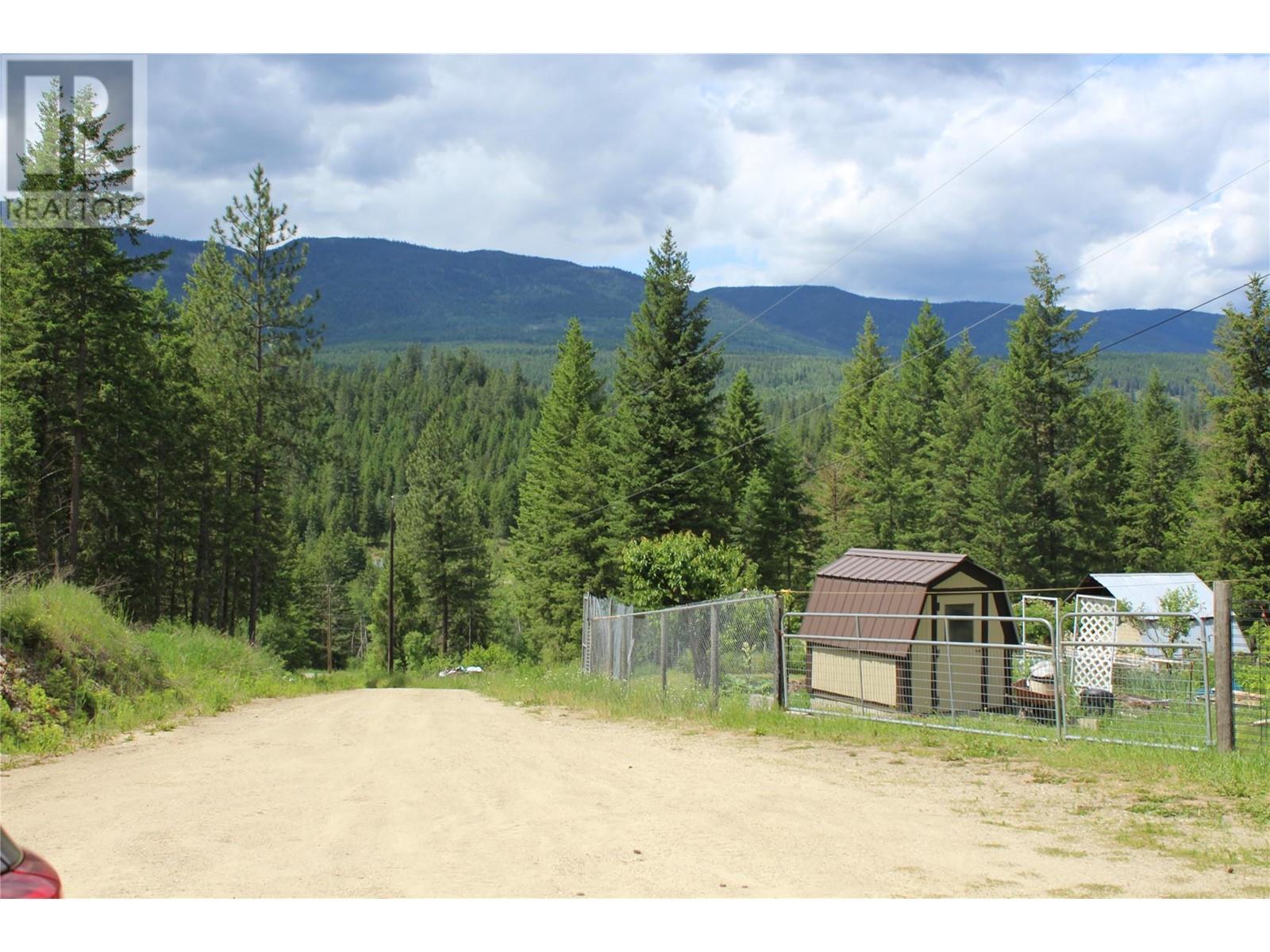 Photo 9 of 2087 Salmon River Road, Salmon Arm BC