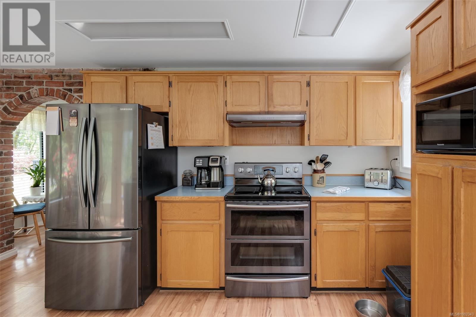 Photo 11 of 734 Latoria Rd, Langford BC