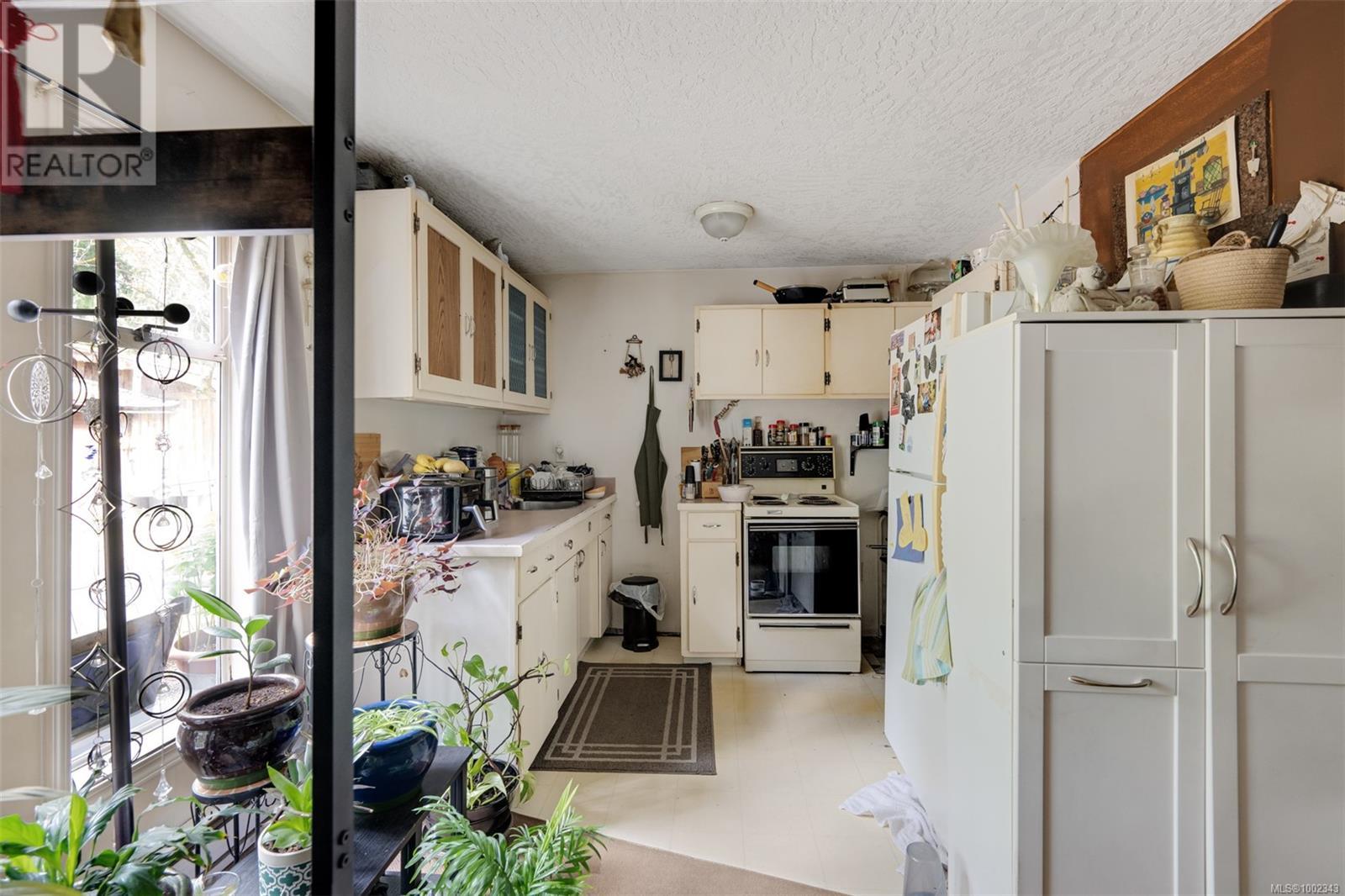 Photo 34 of 734 Latoria Rd, Langford BC