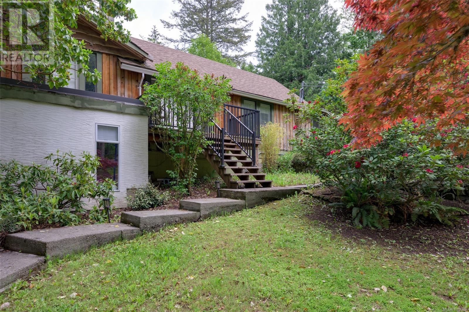 Photo 4 of 734 Latoria Rd, Langford BC