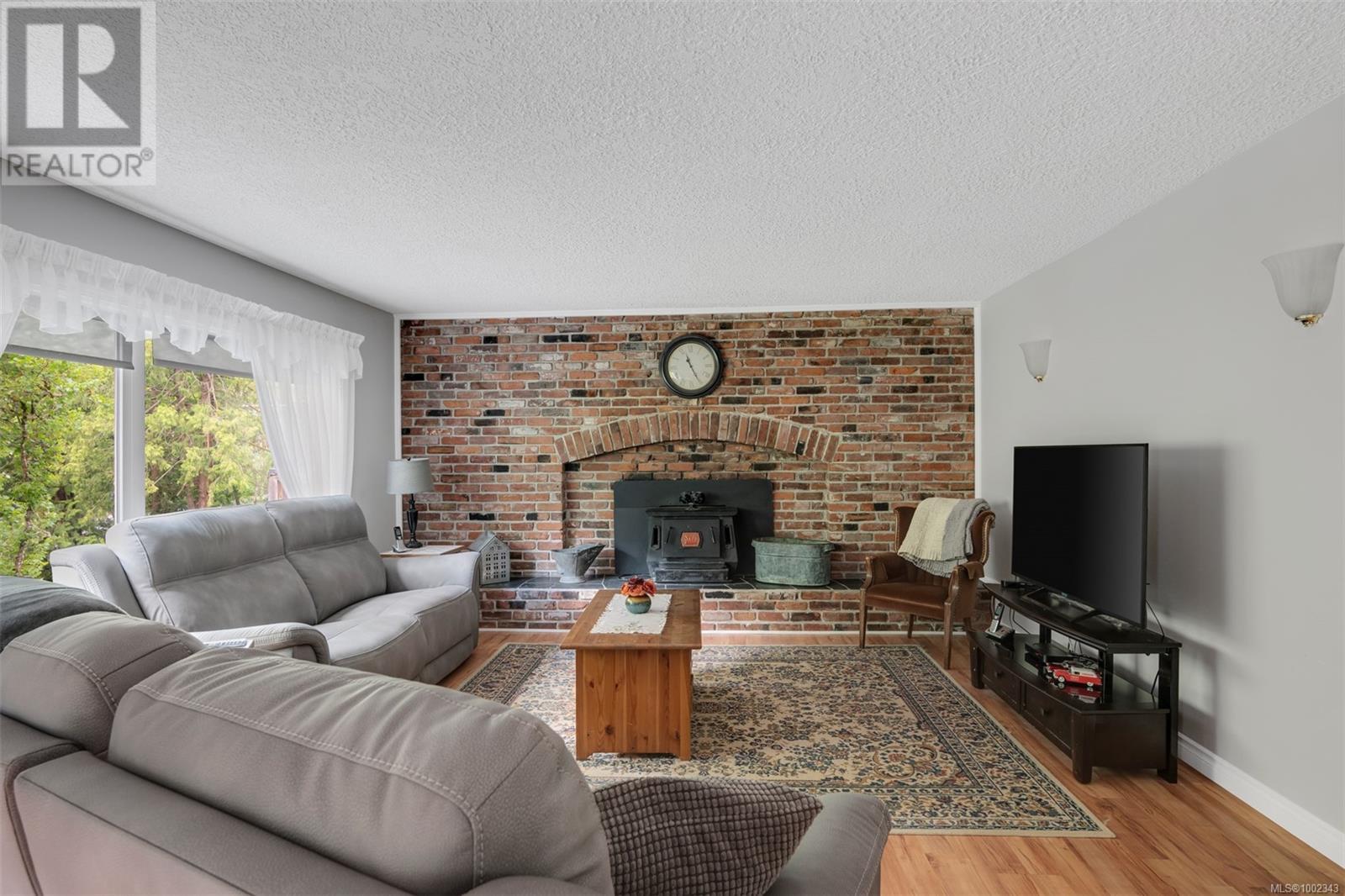Photo 5 of 734 Latoria Rd, Langford BC